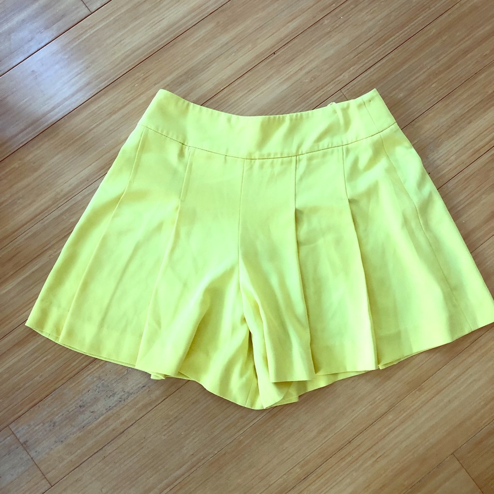 High waisted Yellow Alice and Olivia Shorts.